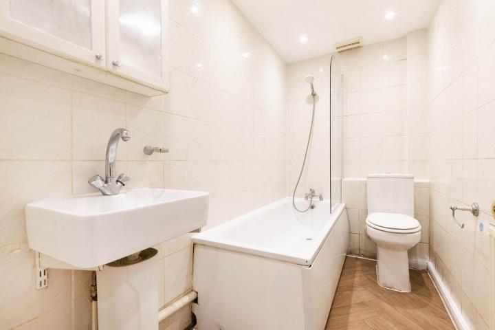 Stunning Fully Renovated Apartment College Road, Kensal Rise